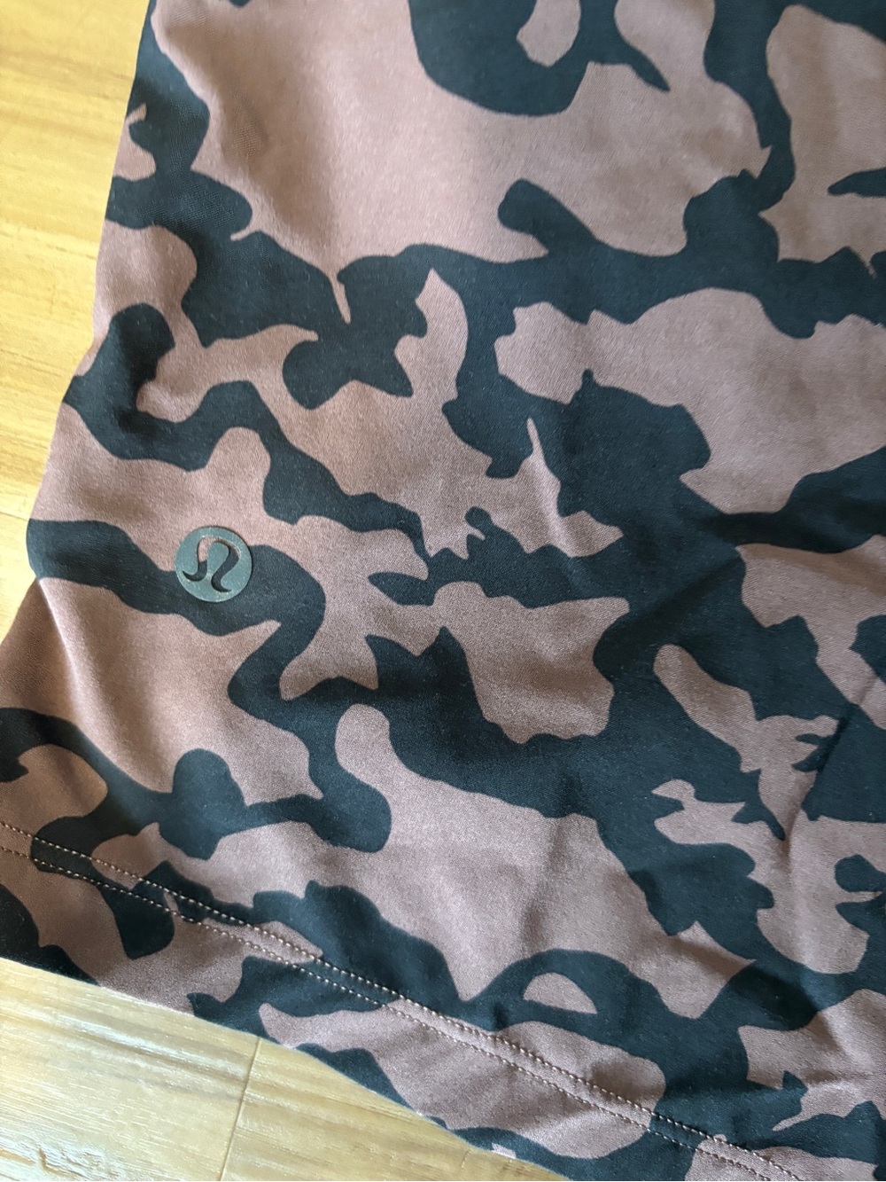 Lululemon Men's Brown & Black Camo Athletic Shorts Size M - Picture 4 of 5
